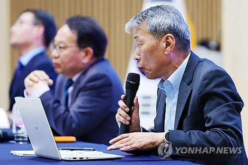 토론회서 발언하는 5·18 조사위