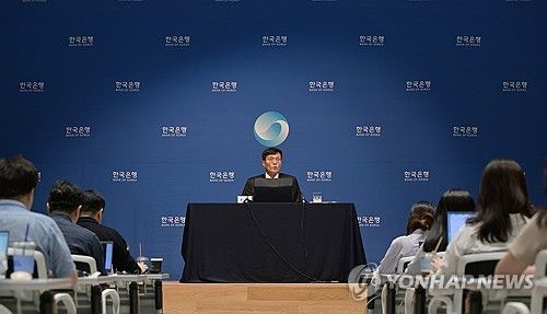 발언하는 이창용 총재