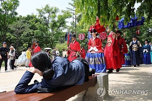 산책하는 왕을 대하는 자세