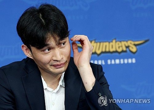 곤란한 표정 짓는 이대성