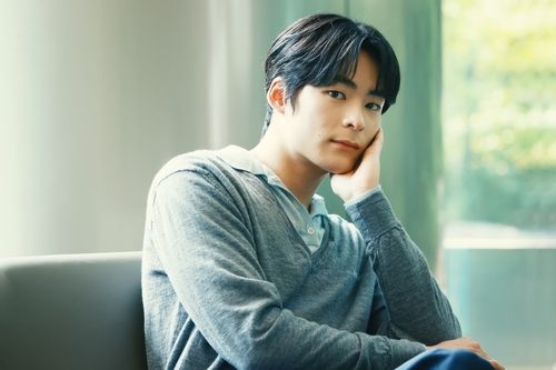 포즈 취하는 배우 송건희