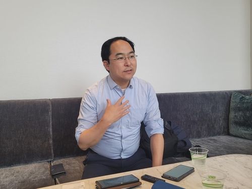 연합뉴스와 인터뷰하는 앤디 김