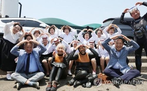 은퇴하는 해녀 삼춘들 "사랑합니다"