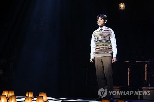 뮤지컬 '벤자민 버튼' 무대 장면