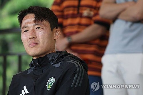 경기 지켜보는 손준호