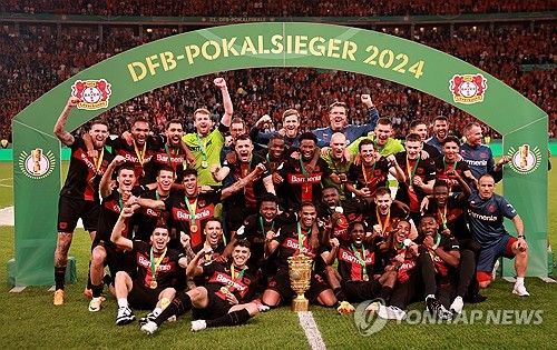 DFB 포칼 우승을 기뻐하는 레버투젠 선수들