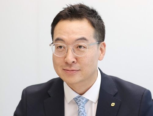 인터뷰하는 백재욱 대신경제연구소 대표