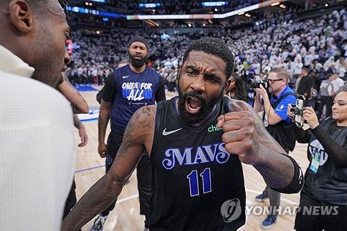 승리 후 기뻐하는 댈러스 어빙