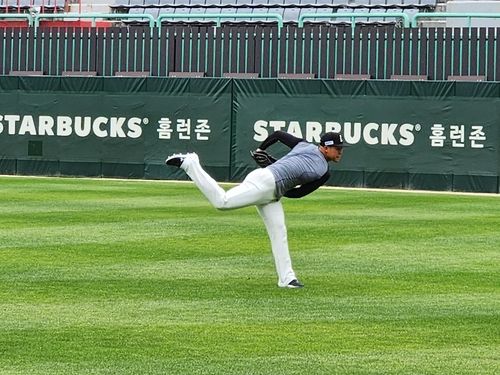 SSG '단기 대체 외국인 투수' 시라카와