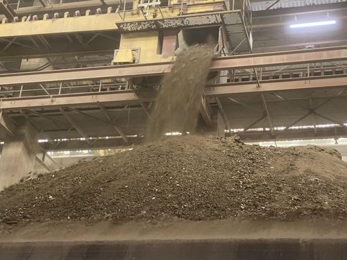 마너스도르프 공장의 원료 저장고 