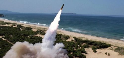 합참 "북, 동창리서 서해 남쪽으로 미상 발사체 발사"