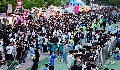 구름 인파 몰린 광주 조선대학교