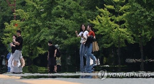 초여름 더위에 달구어진 대구 도로