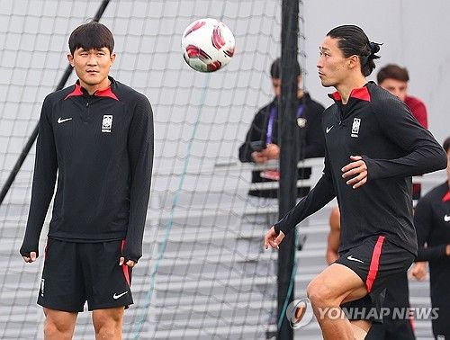 몸푸는 김민재, 조규성