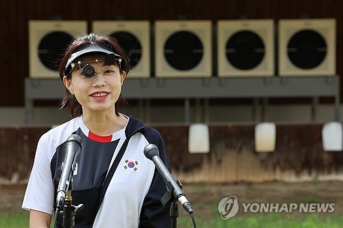 취재진 질문에 답하는 '사격 에이스' 김예지