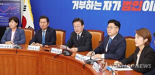 최고위원회의서 발언하는 이재명 대표