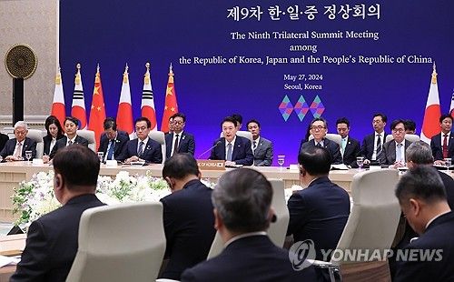 제9차 한일중 정상회의 발언하는 윤석열 대통령