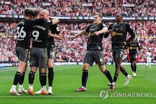 골세리머니를 펼치는 사우샘프턴 선수들