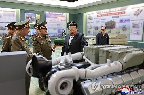 김정은,창립60주년 국방과학원 축하방문