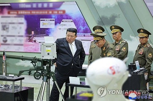 김정은,창립60주년 국방과학원 축하방문