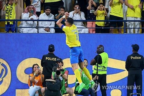 '호우 세리머니'를 펼치는 크리스티아누 호날두