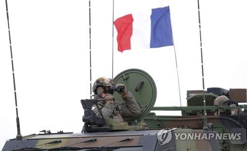 훈련중인 프랑스 장교