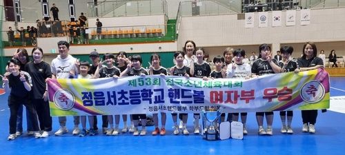  핸드볼 여자부 우승한 정읍서초등학교 