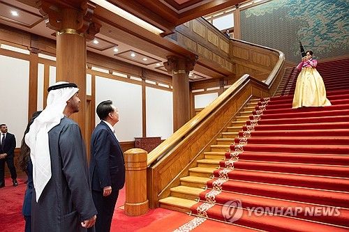 함께 생황 연주 감상하는 윤석열 대통령과 무함마드 UAE 대통령