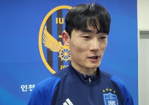 29일 인천과의 경기 마치고 취재진과 인터뷰하는 엄원상