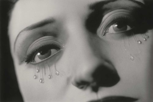 브로드벡과 드 바르뷔아 '평행의 역사_만 레이의 눈물에 관한 연구 1930-2022'