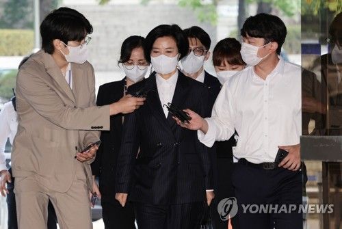 법정 향하는 이정근 전 민주당 사무부총장