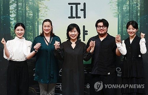 국립창극단 신작 '만신 : 페이퍼 샤먼'의 주역들