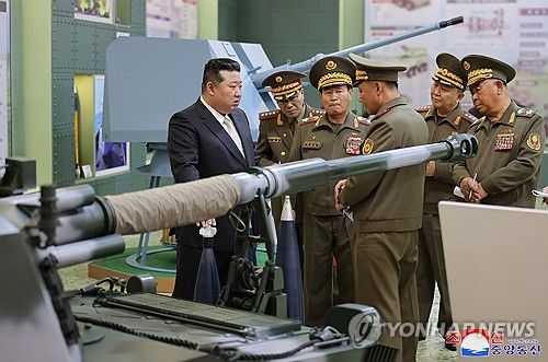 김정은,창립60주년 국방과학원 축하방문