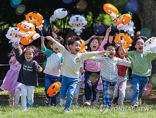 어린이날 앞두고 즐기는 비눗방울 놀이