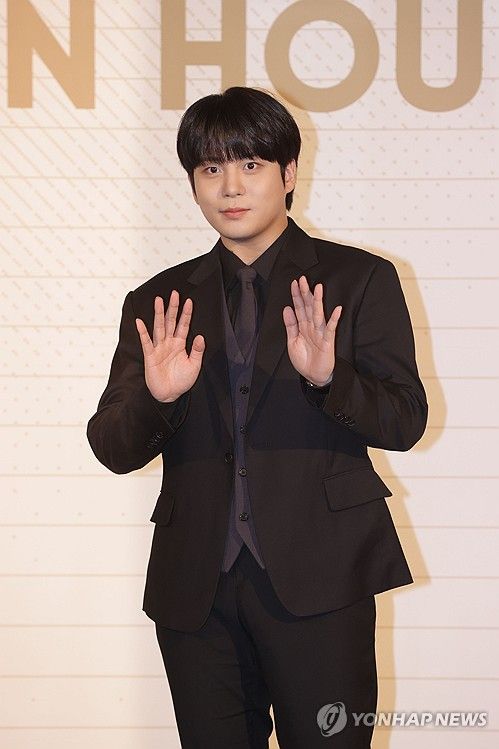 종호, 수줍은 인사