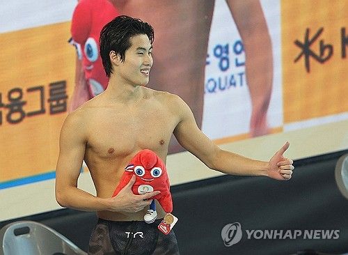 황선우 '엄지척'