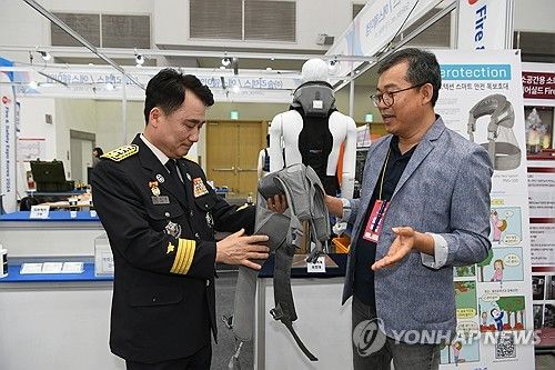 남화영 소방청장, 2024 국제소방안전박람회 관람