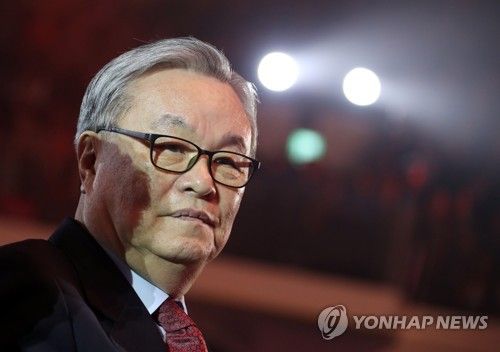 씁쓸한 표정의 인명진