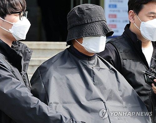 유튜버 살해한 50대 검찰 송치 모습