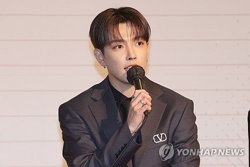 컴백 인사하는 홍중