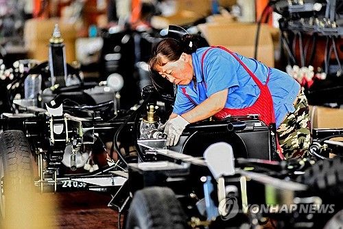 중국 산둥성 칭저우의 전기차 공장