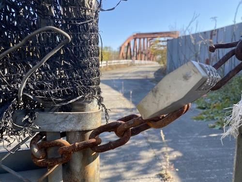 파주 캠프 개리오언 앞 굳게 닫힌 철문