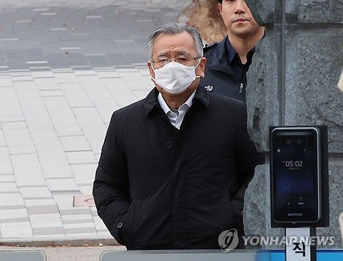 보석 석방된 박영수 전 특검