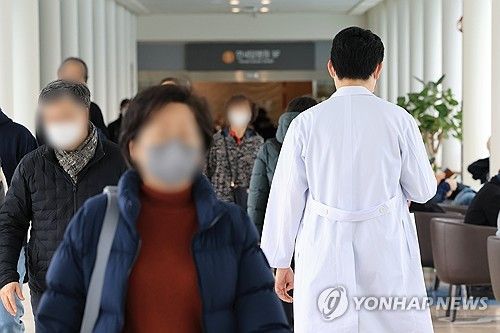 의료 현장에 오늘부터 군의관·공보의 투입