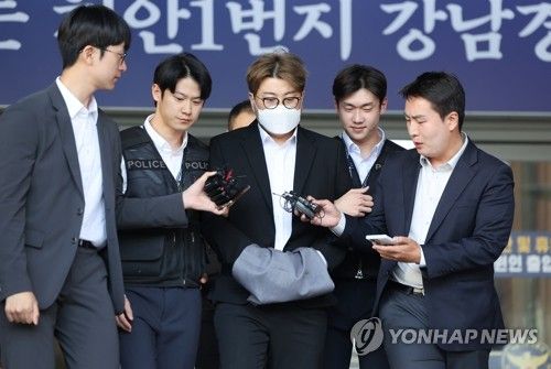 검찰 송치되는 김호중