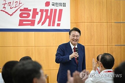 22대 국민의힘 국회의원 워크숍, 박수 받는 윤석열 대통령