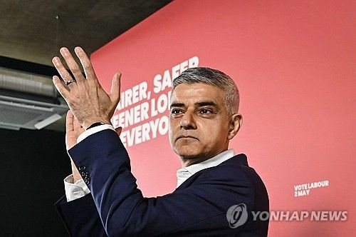 지난달 18일 선거공약을 발표 중인 사디르 칸 런던시장