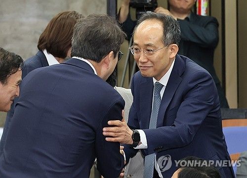 당선자 총회 참석하는 추경호