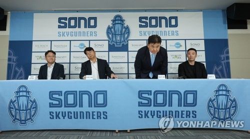 인사하는 김승기 감독