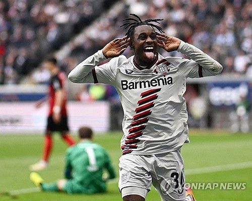 골 넣고 기뻐하는 프림퐁